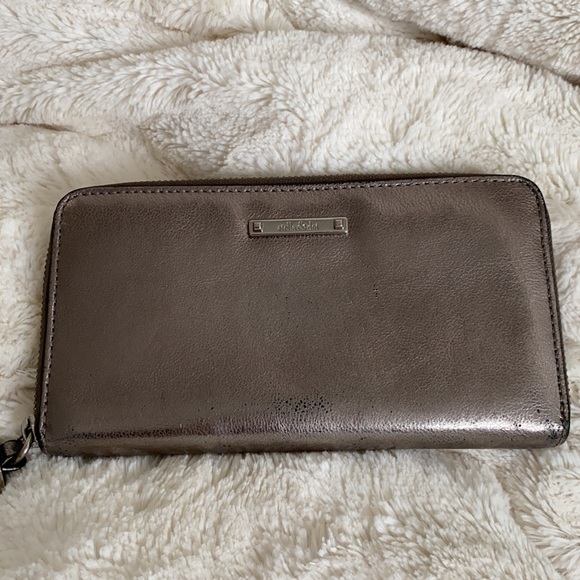 Stella & Dot Pewter Metallic Mercer Zip Wallet - Picture 2 of 6